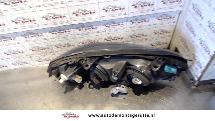 Koplamp links van een Opel Astra G (F67) 1.6 16V 2002