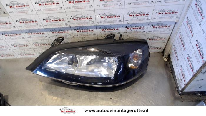 Koplamp links van een Opel Astra G (F67) 1.6 16V 2002