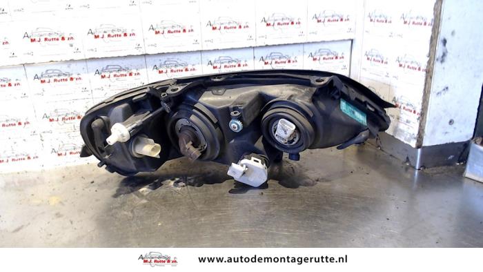 Koplamp links van een Opel Astra G (F67) 1.6 16V 2002