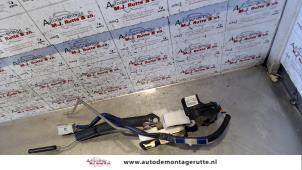 O83677 Gebruikte deurslot mechaniek 4deurs rechts-voor MG ZS