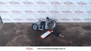 O114048 Gebruikte sleutel+contactslot Opel Corsa