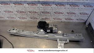 O78347 Gebruikte ruitmechaniek 4deurs links-voor Peugeot 207