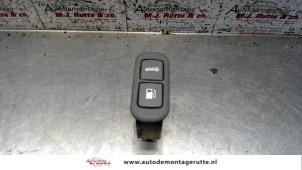 O90496 Gebruikte schakelaar achterklep Kia Sorento