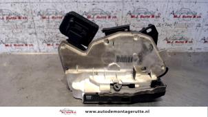 O83598 Gebruikte portierslot mechaniek 4deurs rechts-voor Volkswagen Polo