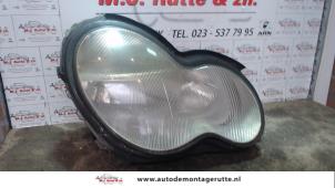 O73320 Gebruikte koplamp rechts Mercedes C-Klasse