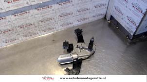 O97126 Gebruikte ruitenwissermotor achter Peugeot 207