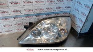 O72411 Gebruikte linker koplamp Nissan Primera