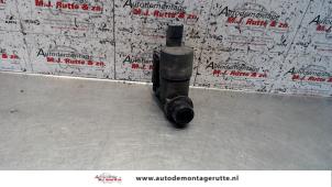 O115444 Gebruikte ruitensproeierpomp voor Citroen C2