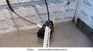O82637 Gebruikte deurslot mechaniek 2deurs rechts Volkswagen Fox