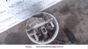 O120924 Gebruikte tank element pomp Renault Clio