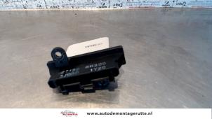 O130967 Gebruikte kachel weerstand Nissan Almera Tino