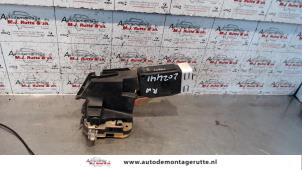 O84032 Gebruikte slotmechaniek portier 4deurs rechts-achter Mitsubishi Space Star