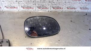 Gebruikte Spiegelglas rechts Honda Civic (EG) 1.5 DXi,LSi 16V Prijs op aanvraag aangeboden door Autodemontage M.J. Rutte B.V.