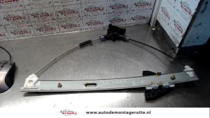 O78157 Gebruikte ruitmechaniek 4deurs links-voor Mazda 3.