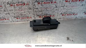 O107465 Gebruikte schakelaar elektrisch raam Mazda 3.