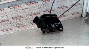 O83960 Gebruikte portierslot mechaniek 4deurs rechts-achter Mazda 3.