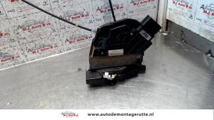 O83646 Gebruikte portierslot mechaniek 4deurs rechts-voor Mazda 3.