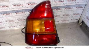 O93184 Gebruikte achterlicht links Mazda 323