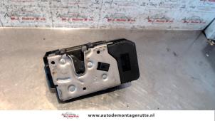 O82695 Gebruikte slotmechaniek portier 2deurs rechts Nissan Primastar