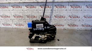 O90682 Gebruikte portiervergrendelings motor Skoda Octavia