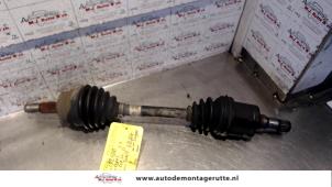 O111019 Gebruikte homokineetas links-voor Opel Corsa