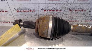 O111317 Gebruikte aandrijfas links-voor Renault Laguna