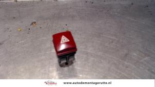 O104458 Gebruikte gevarenlicht schakelaar Peugeot 207