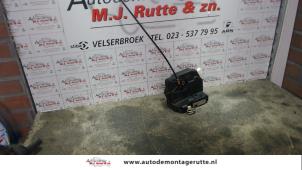 O83709 Gebruikte slotmechaniek portier 4deurs rechts-voor Landrover Freelander