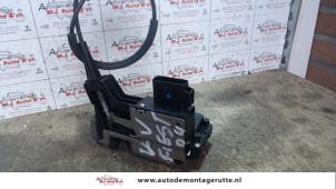 O82855 Gebruikte deurslot mechaniek 4deurs links-voor Ford Fiesta