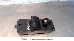 O108852 Gebruikte combischakelaar ramen Mazda 2.