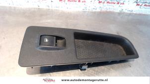 O107390 Gebruikte schakelaar elektrisch raam Fiat Punto Grande