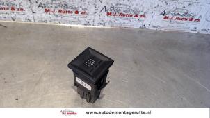 O106734 Gebruikte schakelaar achteruitverwarming Volkswagen Transporter