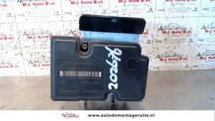 O114871 Gebruikte abs pomp Toyota Yaris
