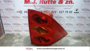 O93698 Gebruikte achterlicht links Peugeot 1007