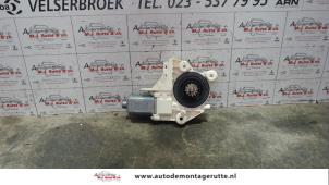 O89825 Gebruikte raammotor portier Ford Focus