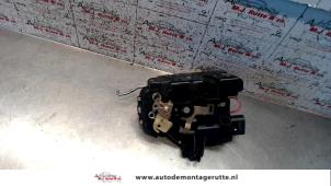 O83514 Gebruikte portierslot mechaniek 4deurs rechts-voor Audi A6