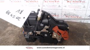 O83516 Gebruikte slotmechaniek portier 4deurs rechts-voor Audi A4
