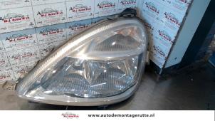 O71869 Gebruikte linker koplamp Mercedes A-Klasse