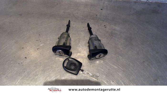 Gebruikte Deurslot Cilinder links Volkswagen Lupo O81410