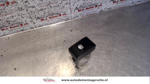 O106775 Gebruikte verwarmingsschakelaar achterruit Kia Sorento