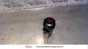 O104364 Gebruikte schakelaar paniekverlichting Kia Sorento