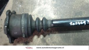 O111069 Gebruikte homokineetas links-voor Volkswagen Passat