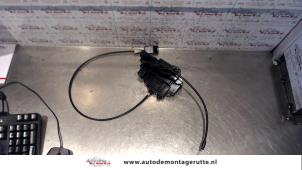 O82747 Gebruikte slotmechaniek portier 2deurs rechts Renault Clio