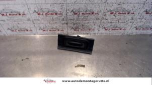 O90572 Gebruikte schakelaar achterklep Renault Clio