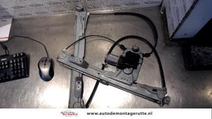O77789 Gebruikte ruitmechaniek 2deurs links-voor Renault Clio