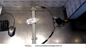Gebruikte Ruitmechaniek 2Deurs rechts-voor Hyundai Accent 1.5i 16V Prijs op aanvraag aangeboden door Autodemontage M.J. Rutte B.V.