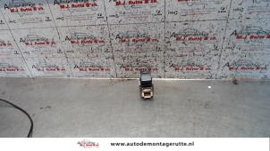 O108311 Gebruikte schakelaar elektrisch raam Toyota Prius