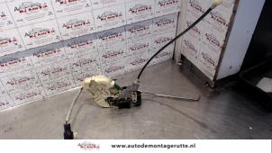 O83695 Gebruikte slotmechaniek portier 4deurs rechts-voor Kia Sorento