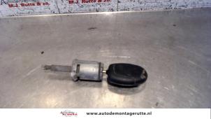 O71567 Gebruikte slotmechaniek motorkap Ford Focus