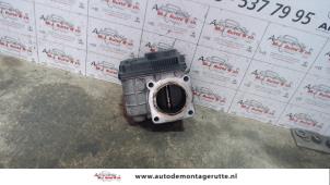 O122896 Gebruikte gasklephuis Nissan Primera